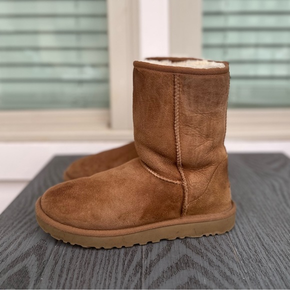 UGG Classic Short II - Picture 4 of 7